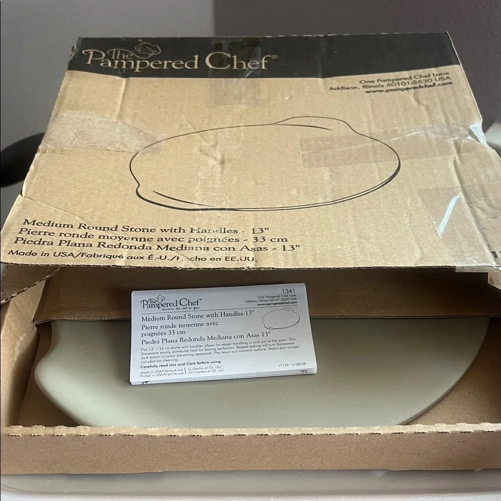 Pampered Chef Medium Round Stone w Handles 13” NEW!